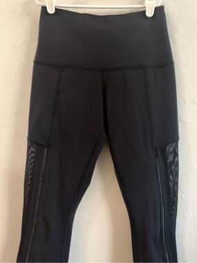 Lululemon High-Waist Black Vent It Out Capri Leggings with Sheer Side Panels Sz4